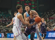 江南体育-新疆男篮战胜广州队，实力碾压对手再现神勇(新疆男篮广州男篮)