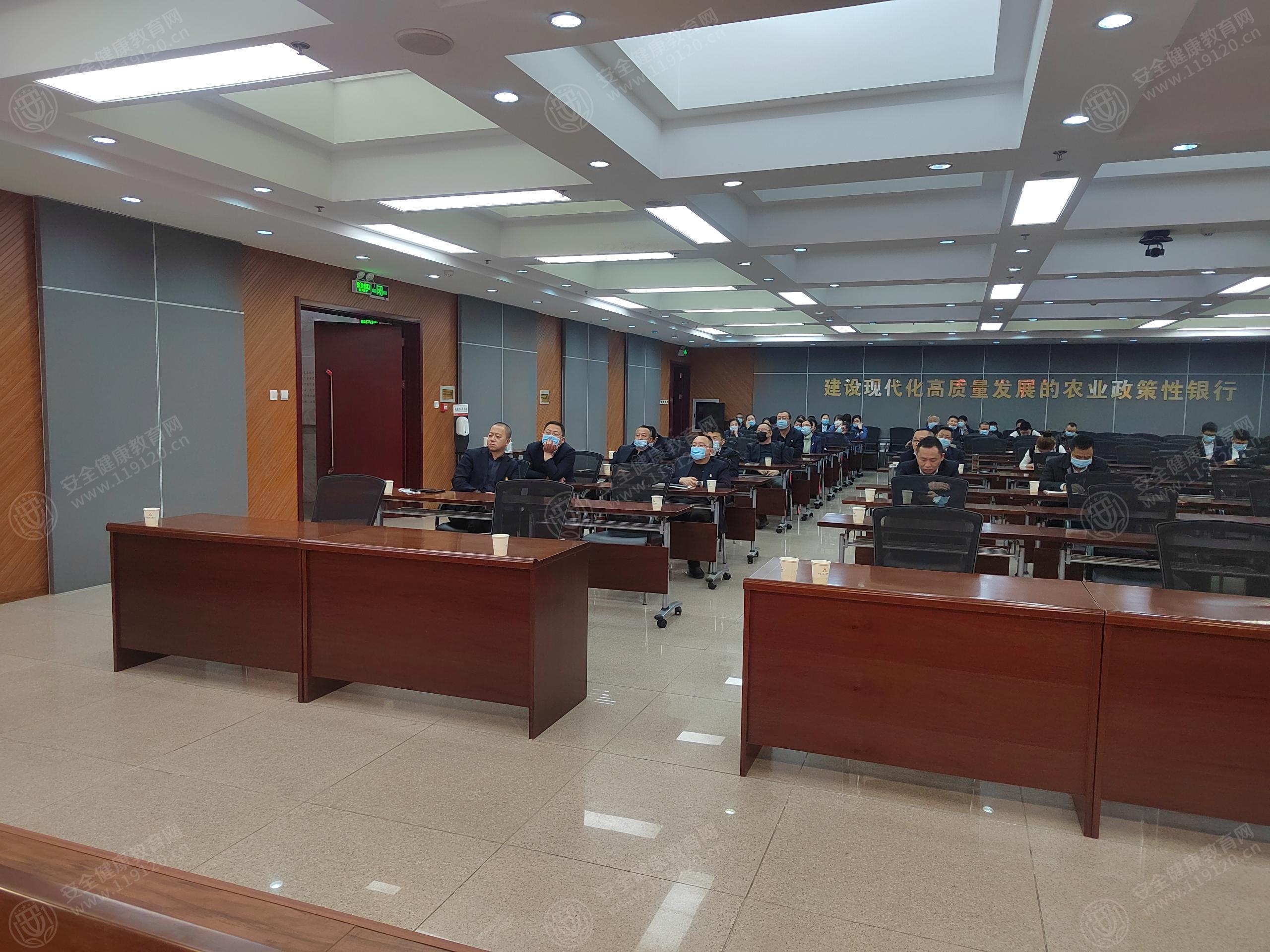 内蒙古中优后防线稳固，取得平局