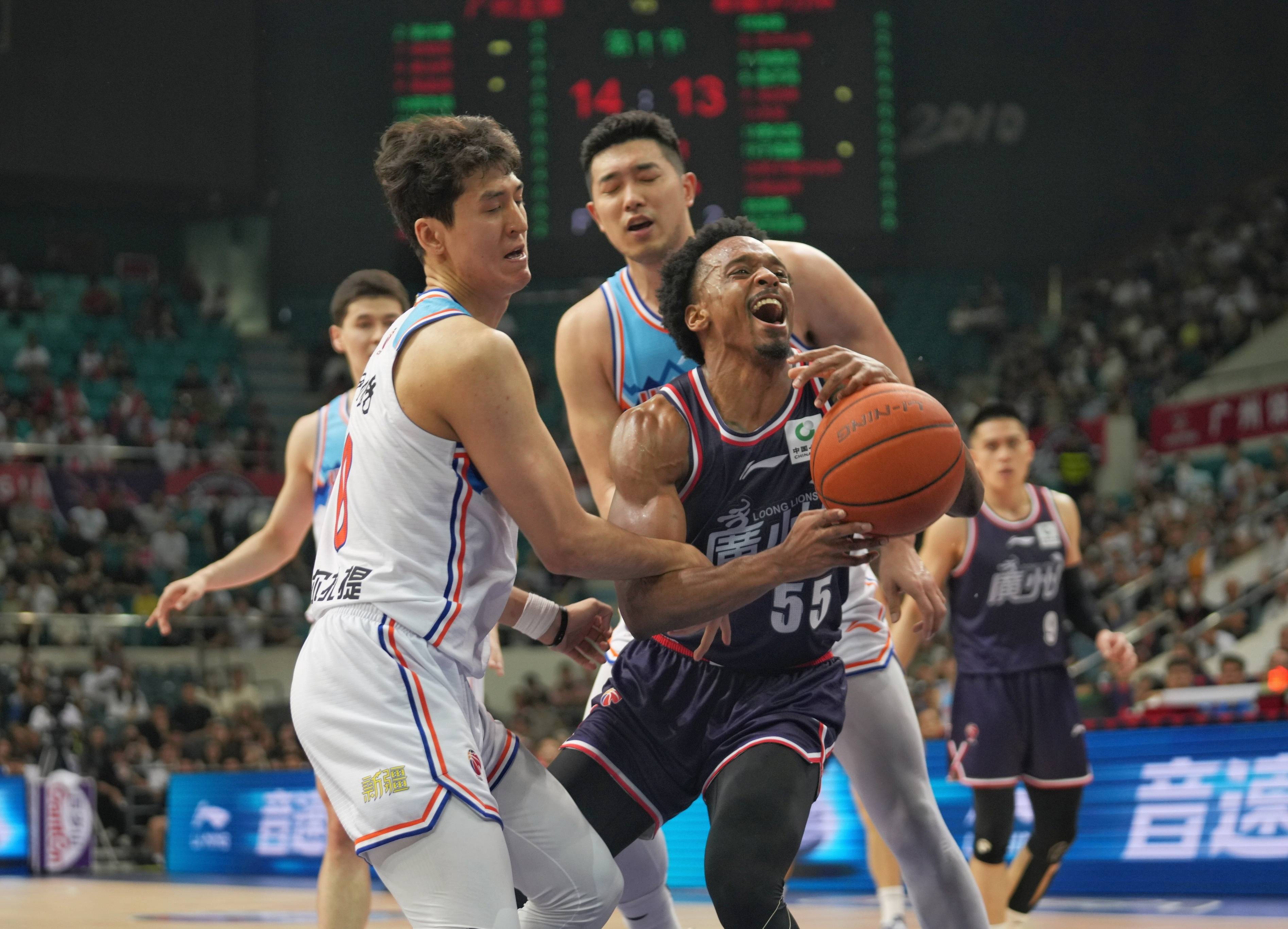 新疆男篮战胜广州队，实力碾压对手再现神勇(新疆男篮广州男篮)