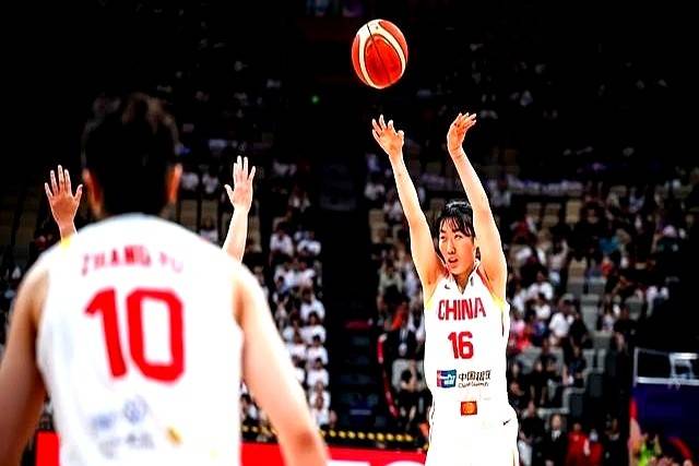 中国女篮打出历史性高度，日本女篮打出世界级空切