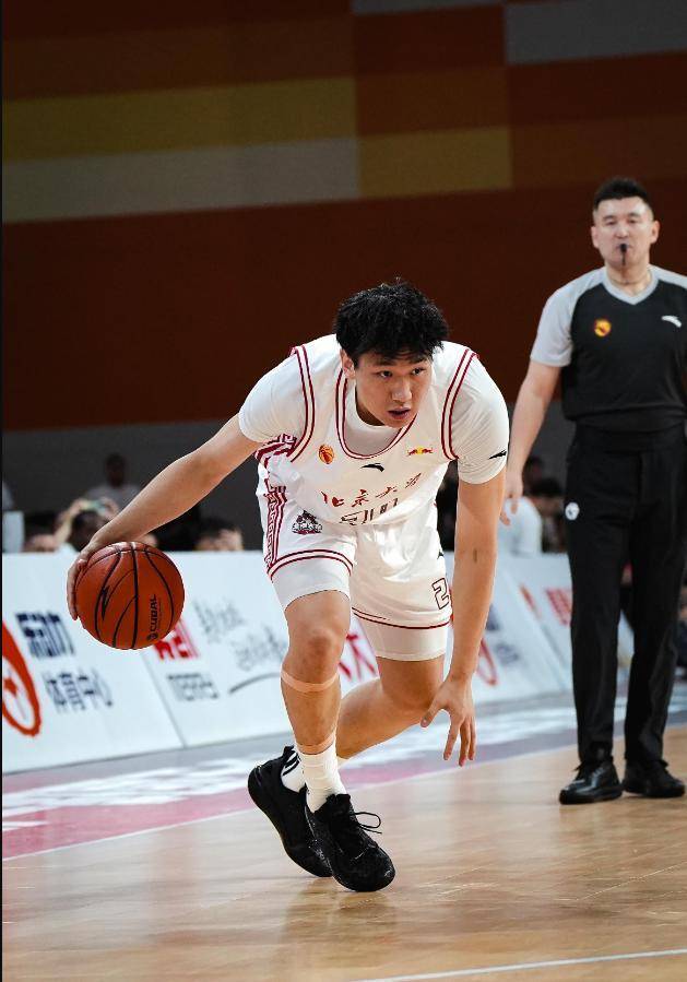 欢迎管子煜来到广州男篮，华侨大学表现令人动容的简单介绍