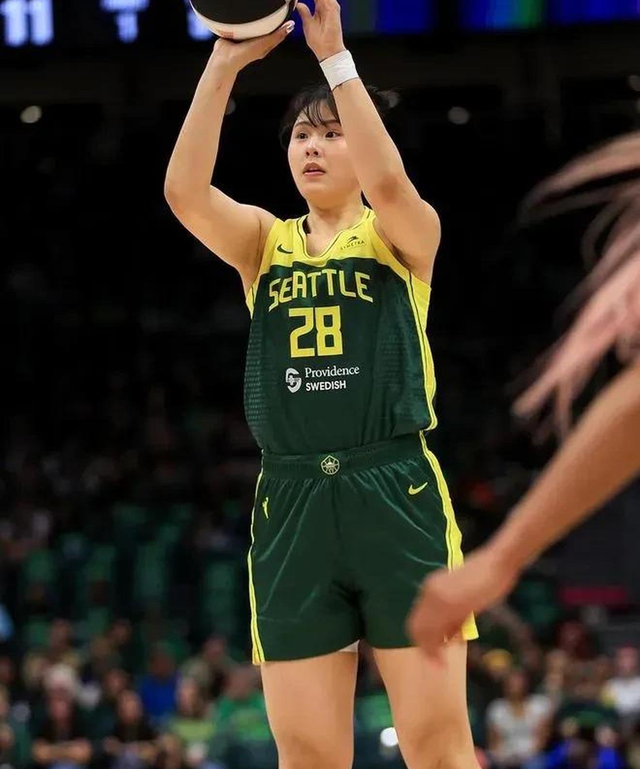 19分12篮板！李月汝取得WNBA生涯首次两双的简单介绍