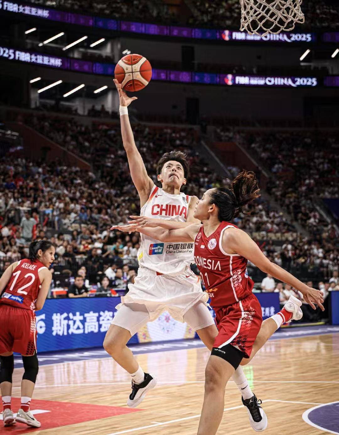 关于中国女篮昨晚对阵日本女篮精彩瞬间全场93-61大胜对手的信息